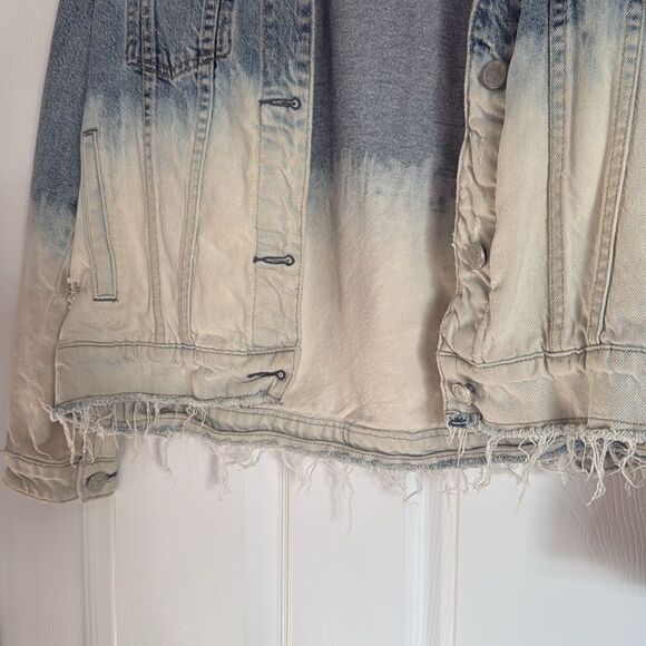 Blank NYC Light Ombre Jean Jacket with Stars on Sleeve - Size Small Like New - Picture 5 of 5